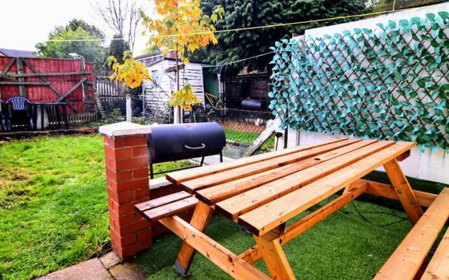 Chinese Quarter House - Private Garden, NETFLIX, BBQ & Bar