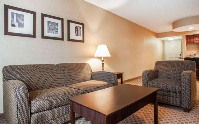 Holiday Inn Express And Suites Milwaukee Nw Park Place by IHG