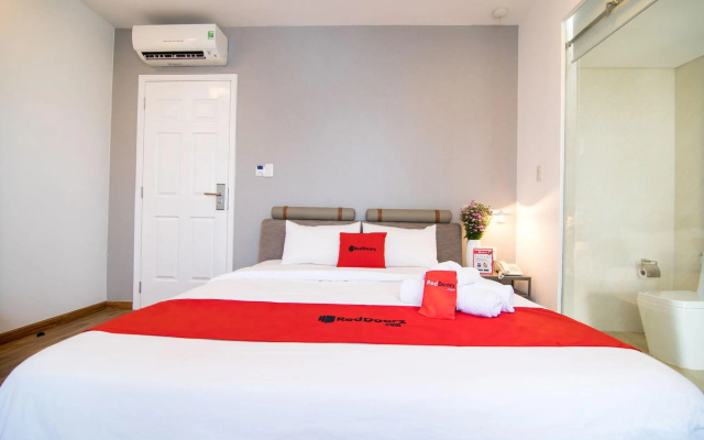 RedDoorz Plus near Saigon Train Station – Guest Rooms – Ho Chi Minh City
