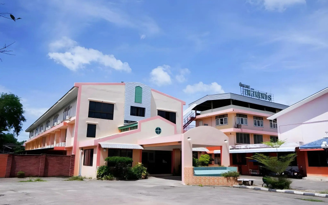 Plernpetch Hotel