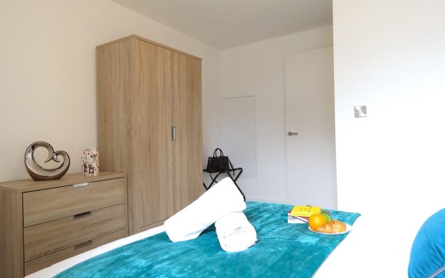 Tudors eSuite Grand Central Aparthotel