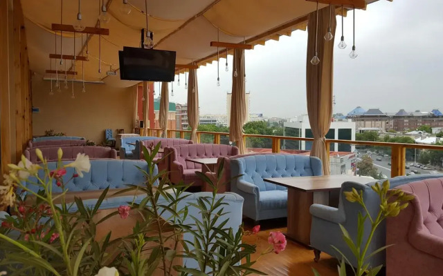 Grand Mir Hotel