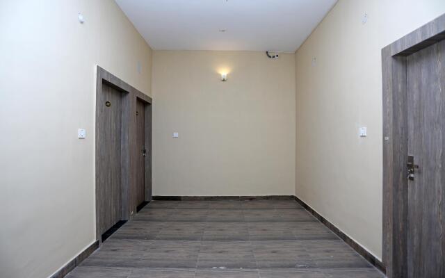 OYO Flagship 11549 Crystal INN