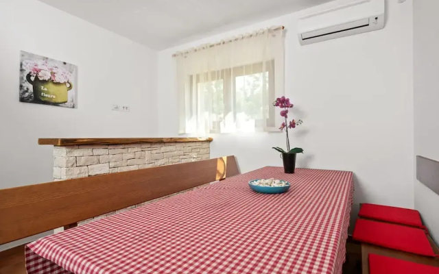 Holiday Home Mlačić