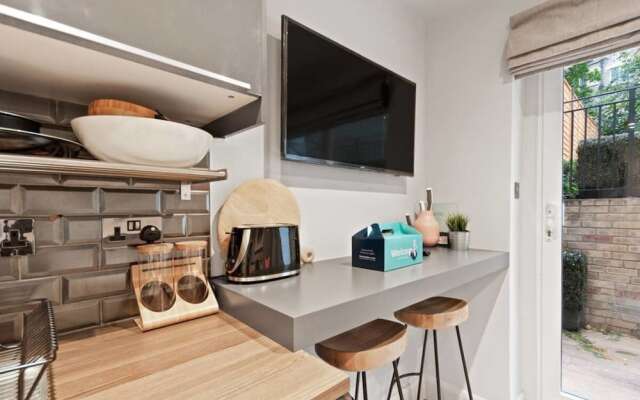 Designer 1 Bed apt W/terrace Sleeps 3 in Camden
