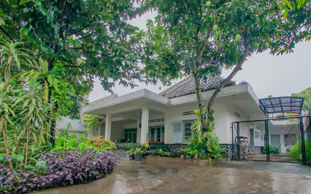 Omah Saras Family by OYO Rooms