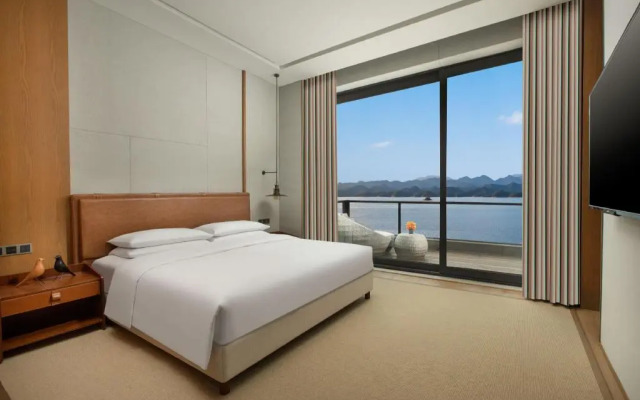 voco Thousand Island Lake by IHG