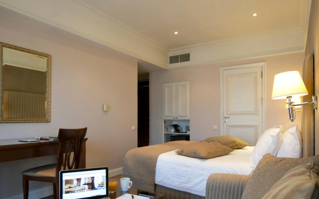 Hera Hotel