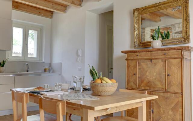 2Basl · Montefreddo - Two Bedroom Split Level