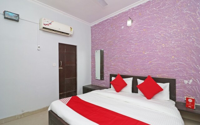 OYO 43997 Hotel Aashiyanaa Palace