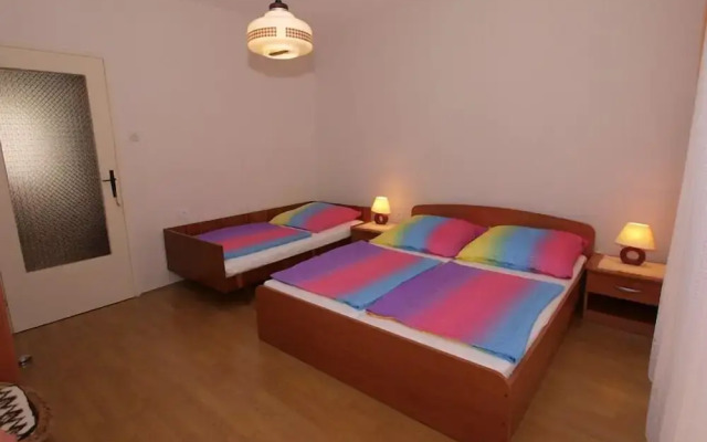 Apartment 712