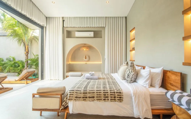 Stylish 5BR Boho Hideaway, 5 Minutes From Bingin