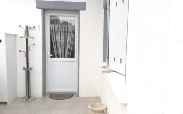 House With 2 Bedrooms in Saint-pierre-d'oléron, With Enclosed Garden a