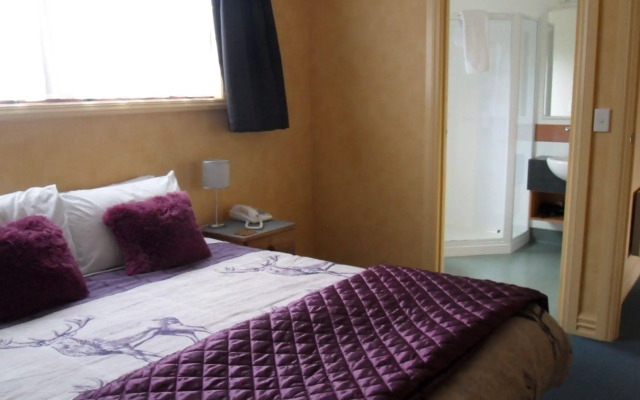 Red Tussock Motel