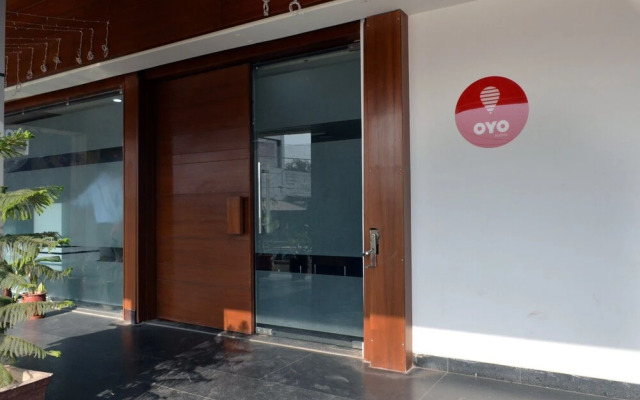 OYO 7100 Hotel Crossroads