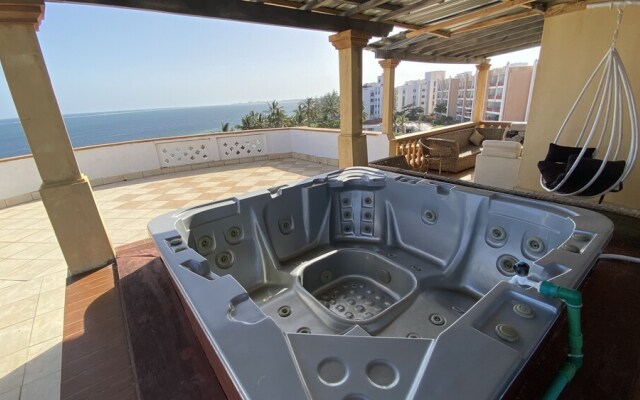 Lux Suites Eden Seafront Apartments