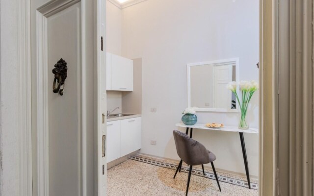 Gallo Cedrone a Home With Outdoor