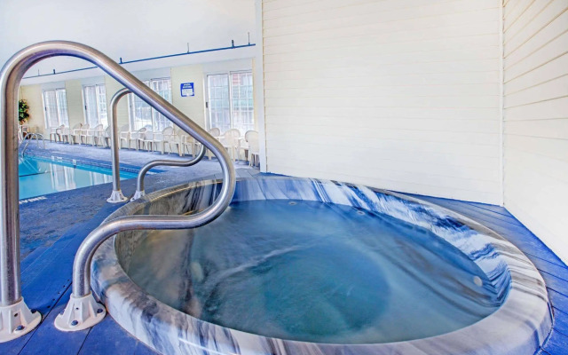 Days Inn by Wyndham Mackinaw City/Bridgeview Area