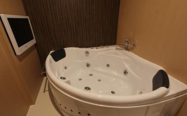 Hotel Blue Moon