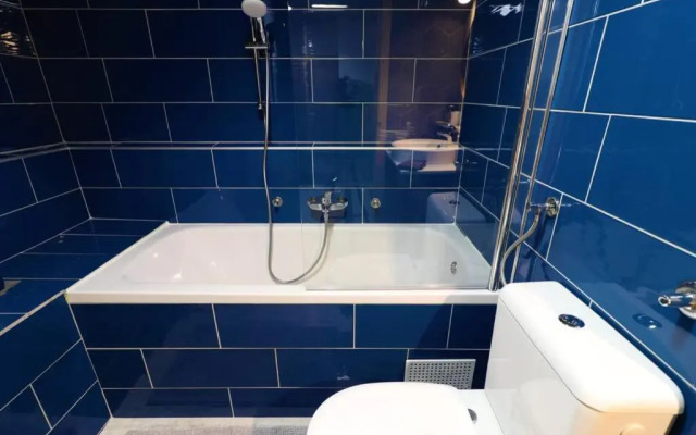 Room Emma,between bus and train station,Netflix,speed Wi-Fi