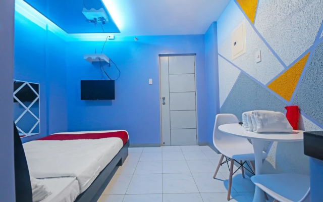 OYO 896 Silverio Suites