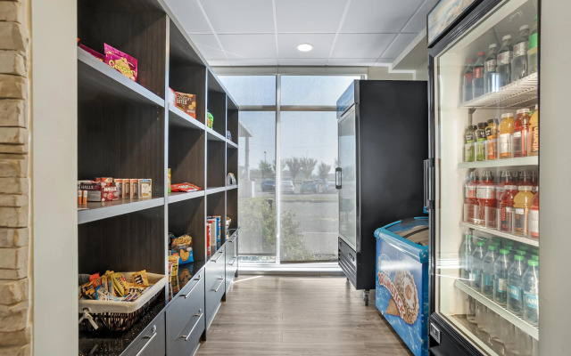 Best Western Plus Airport Inn & Suites