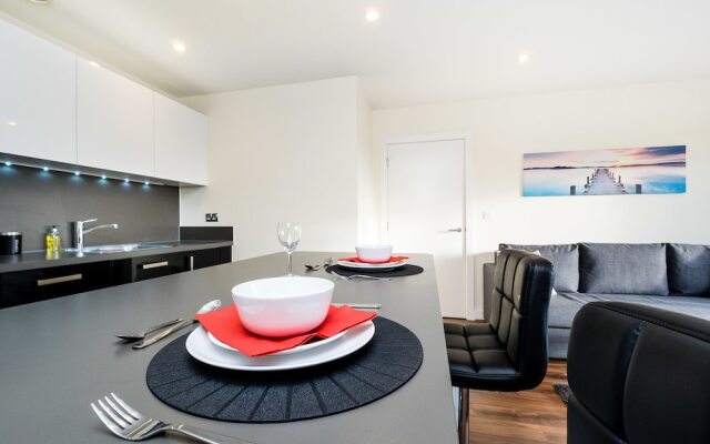 Deluxe Kennet Island Apartment