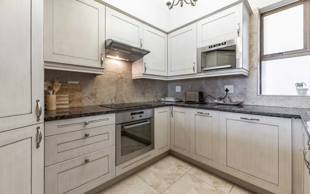 504 Knightsbridge Mansions