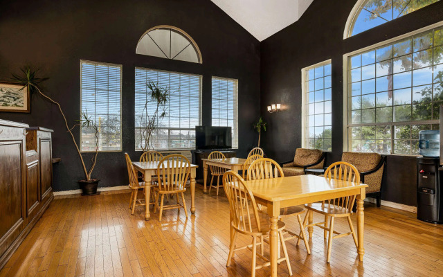 Super 8 by Wyndham Auburn