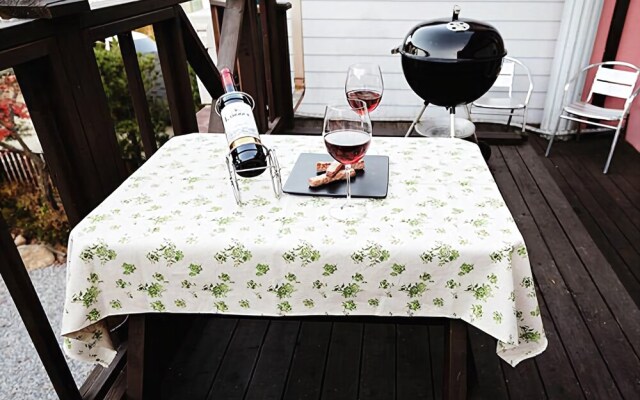 Chuncheon(Namiseom) Remember Pension (Spa, BBQ, Pick up)