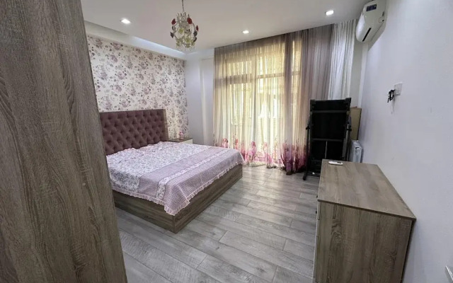 Charming 2-bed Apartment in Baku City Center