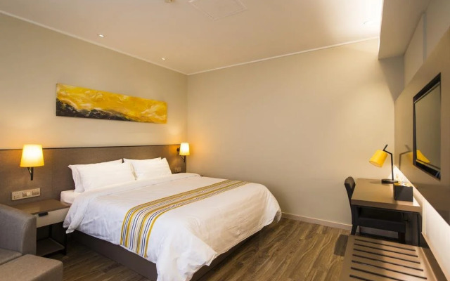 Home Inn Plus Shanghai Chifeng Road Metro Station