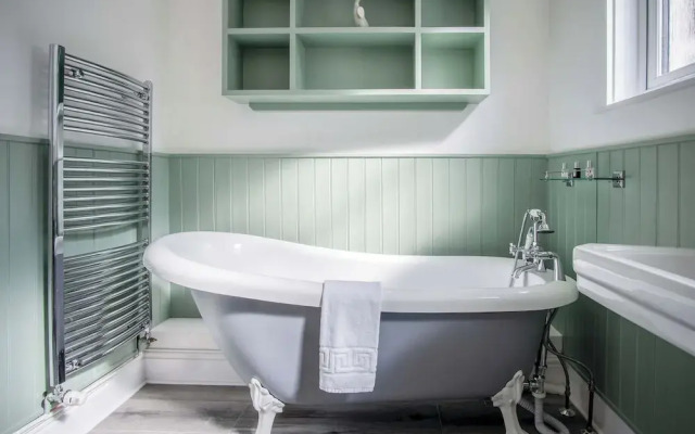 Overland Road 4 Bed House Mumbles