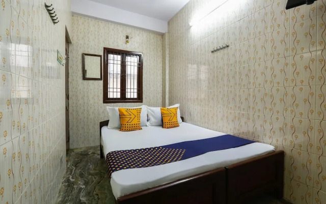 Ams Guest House by OYO Rooms