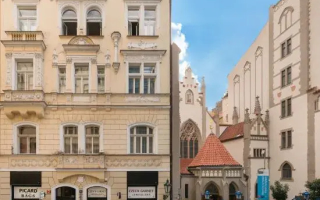 Mordecai 12 Apartments by Adrez