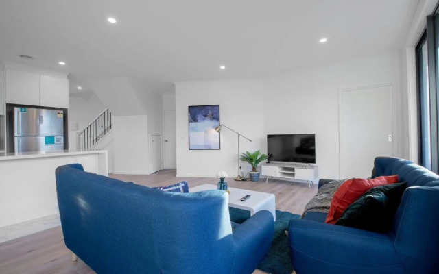 Trendy Sweet Home In Blackburn South