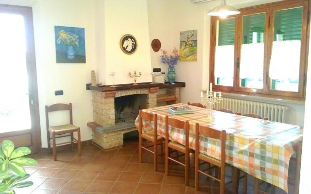 "villa In Lucca Placed in a Residential Area, all Services Nearby"