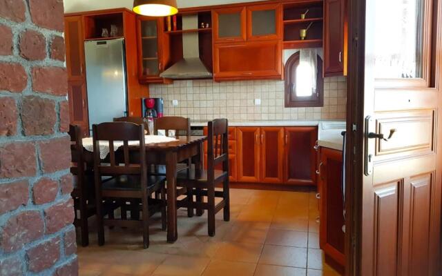 Sunshine house for 9, cozy set up,verandas, sea view.