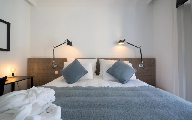 Nomad's Fine Arts in Chiado with Garage