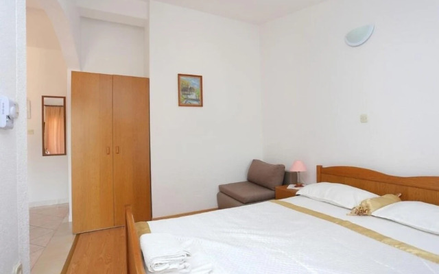 Lias 2 - With Restaurant - SA8