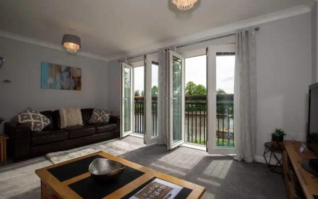 Blue Bridge View - Sleeps 7 With Free Parking