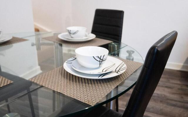 Perfect Location with Parking -Jersey Lodge