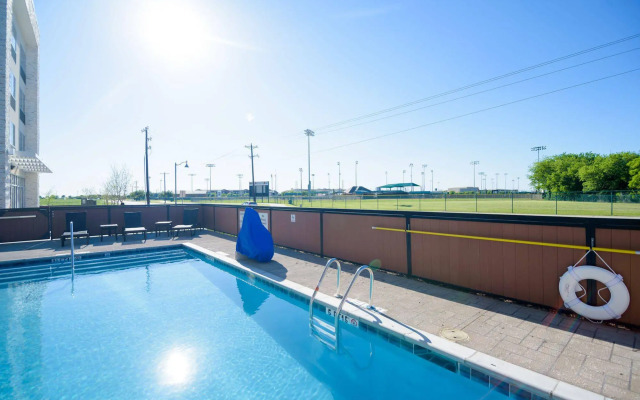 Holiday Inn Express & Suites McKinney - Frisco East by IHG