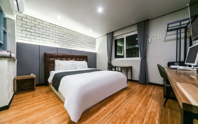 Luxury Motel