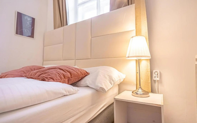 Comfortable 2BR Apt. Central and Well Connected