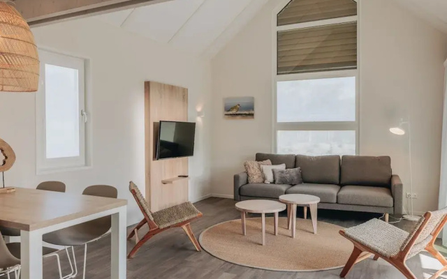 Lodge in Zeeland Near Nieuwvliet Beach