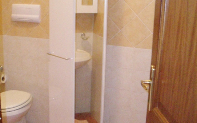 Modern 1 bed Apartment Sleep 3 sea View Only 700mt From sea
