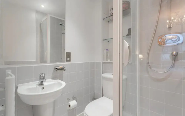 1 Bedroom Apartment With Balcony in Haggerston