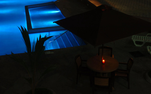 Del Real Hotel & Suites