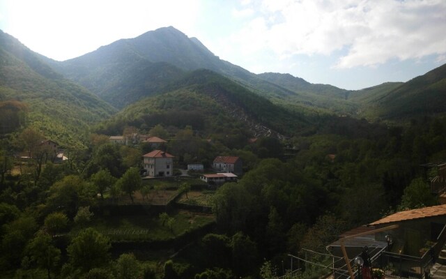 Amalfi Coast Incoming